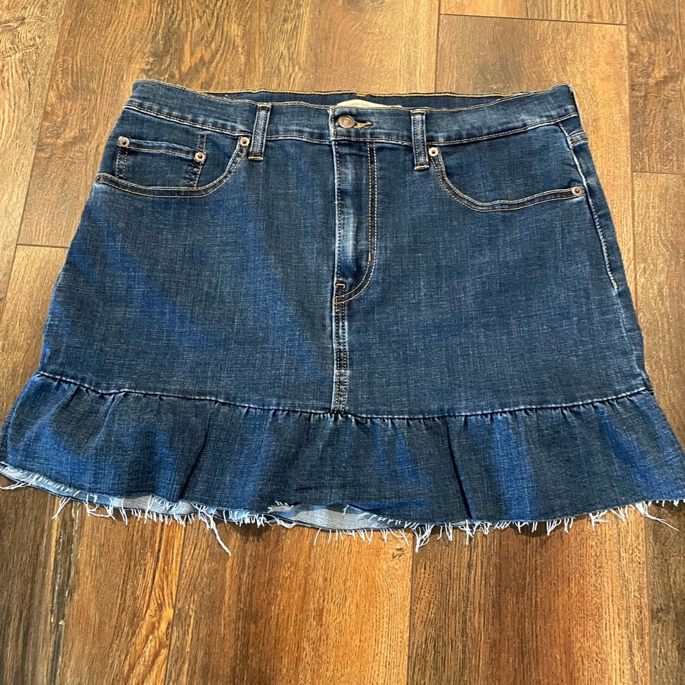 Levi’s Ruffle Mini skirt, Excellent Condition